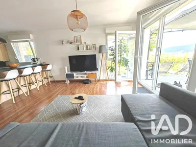 Soggiorno; luce naturale, pavimento in legno, stile moderno