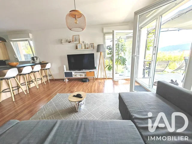 Soggiorno; luce naturale, pavimento in legno, stile moderno