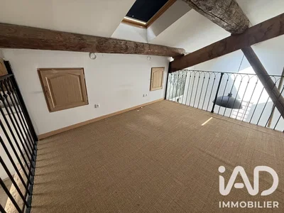 Altro; travi in legno, luce naturale