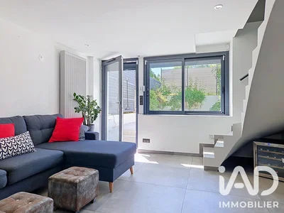 Wohnzimmer; tageslicht, fliesenboden, moderner stil