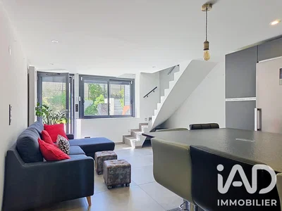 Wohnzimmer; tageslicht, fliesenboden, moderner stil