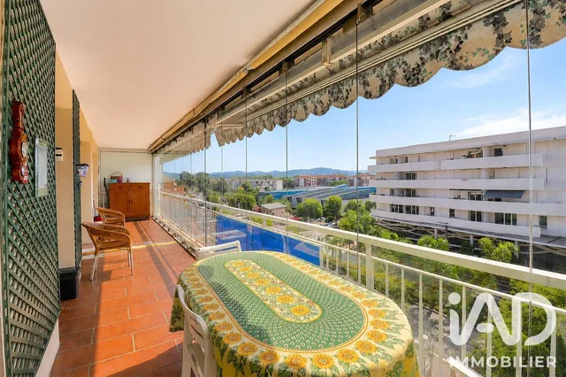 Balkon; blick, tageslicht, fliesenboden