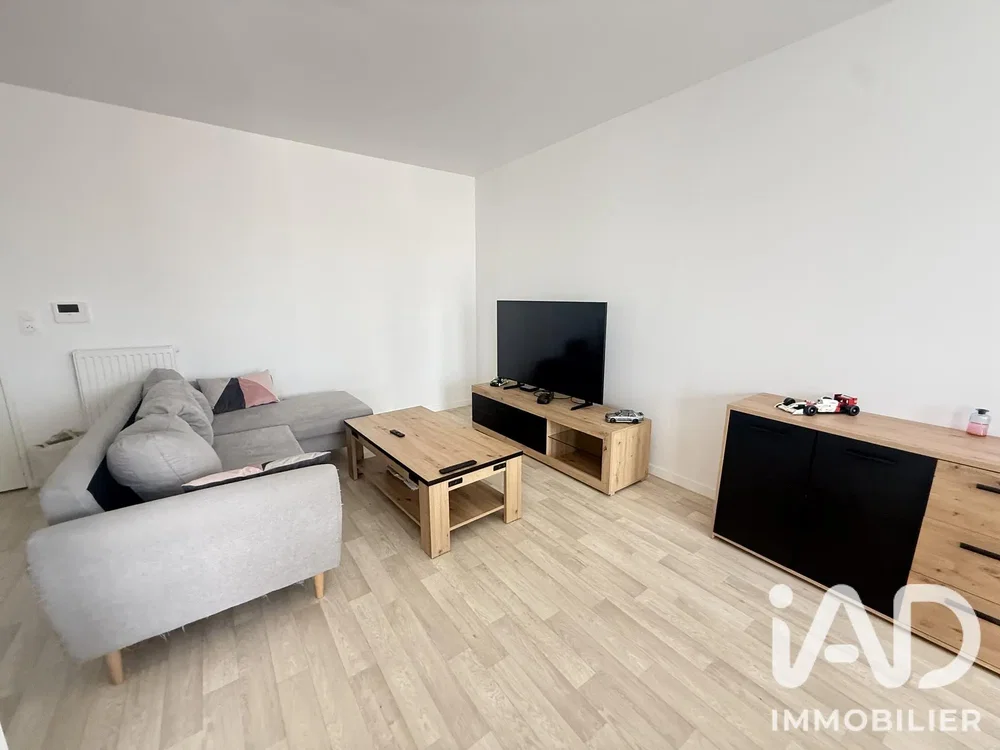 Soggiorno; pavimento in legno, luce naturale