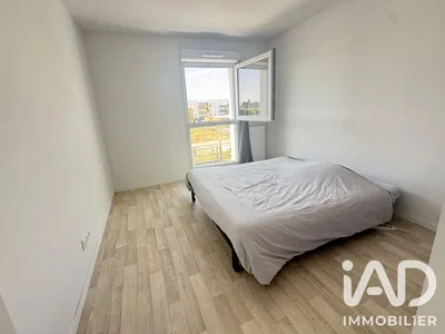 Camera da letto; pavimento in legno, luce naturale