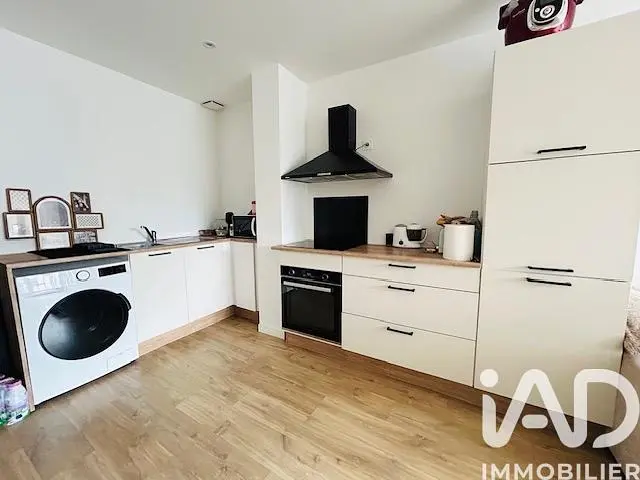 Cuisine; électroménager, parquet, lumière naturelle