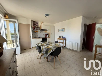 Cuisine; électroménager, carrelage, lumière naturelle