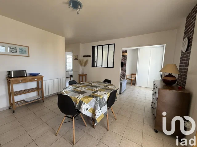 Salon; carrelage, lumière naturelle