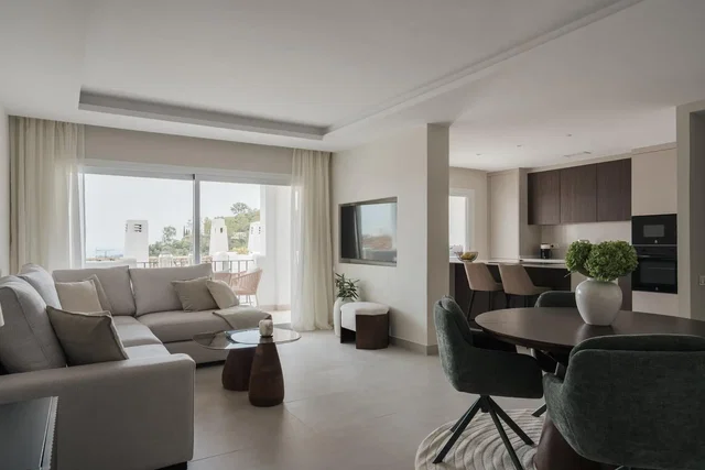 Obývací pokoj; přirozené světlo, dlažba, moderní styl