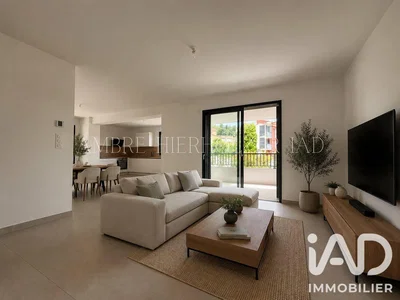 Salon; lumière naturelle, carrelage, style moderne