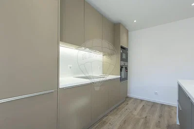 Küche; küchengeräte, holzboden, tageslicht, moderner stil, renoviert