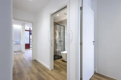 Toilette; holzboden, tageslicht, renoviert