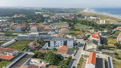 Casa y alrededores; vista