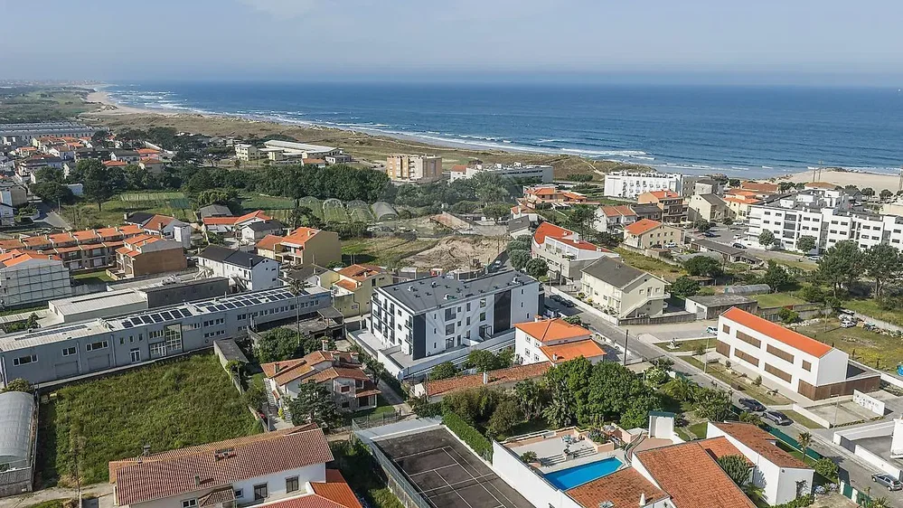 Casa y alrededores; vista