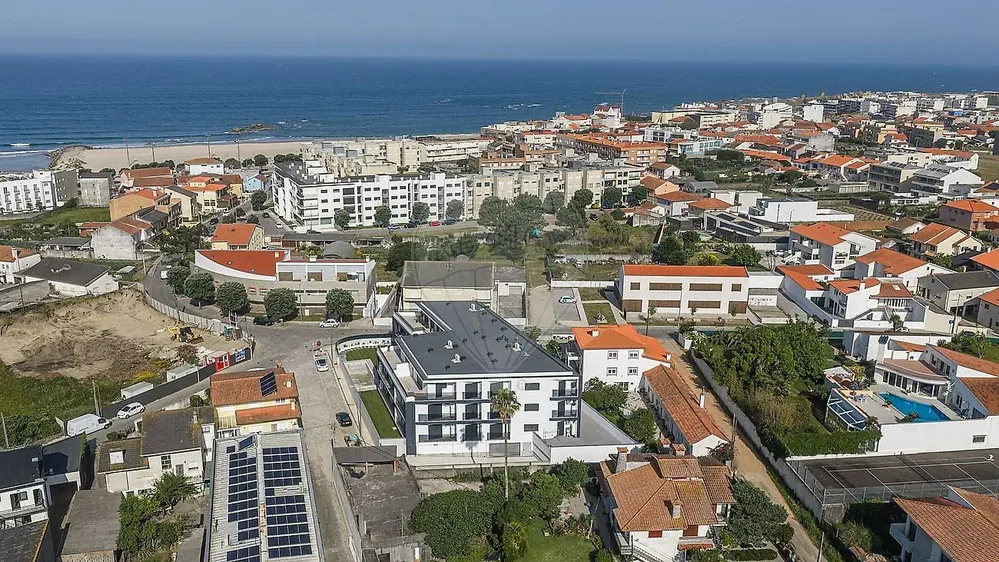 Casa y alrededores; vista