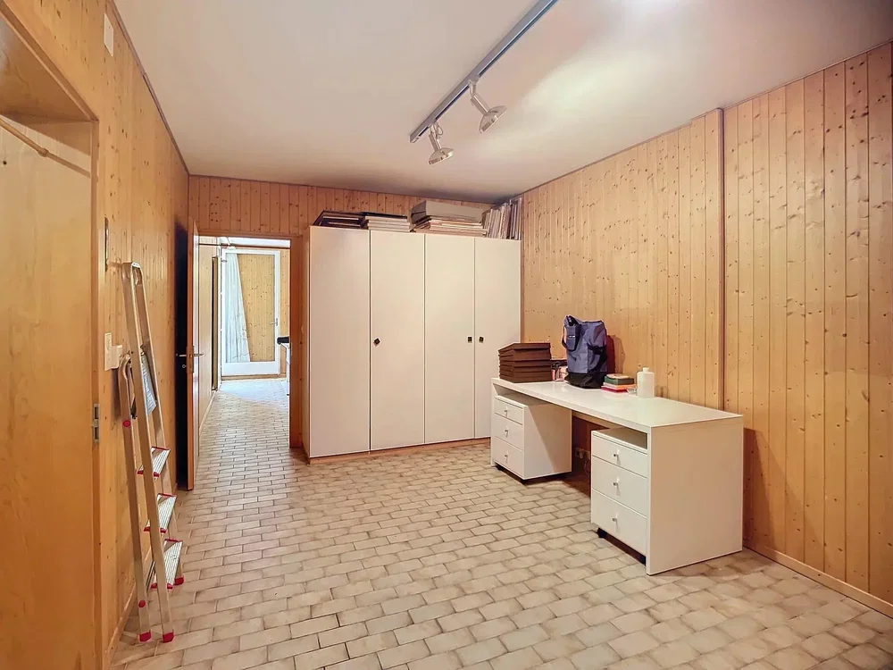 Autre; parquet, carrelage, nécessite rénovation, lumière naturelle