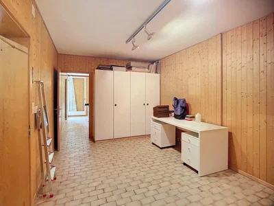 Autre; parquet, carrelage, nécessite rénovation, lumière naturelle