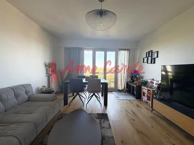 Salon; vue, parquet, lumière naturelle, style moderne