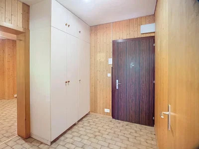 Vestiaire; parquet, poutres en bois