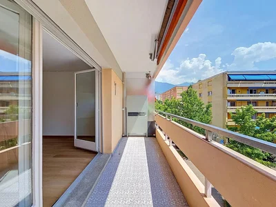 Balkon; blick, tageslicht, holzboden