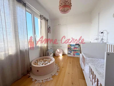 Chambre d'enfant; parquet, lumière naturelle