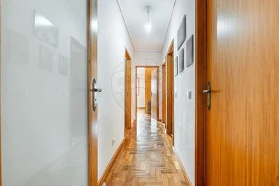 Ostatní; dřevěná podlaha, přirozené světlo