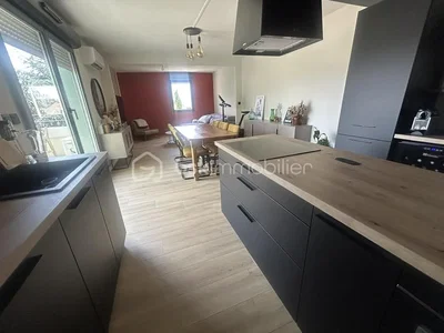 Kitchen; kitchen appliances, wood floor, natural light