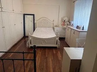 Chambre; parquet, lumière naturelle