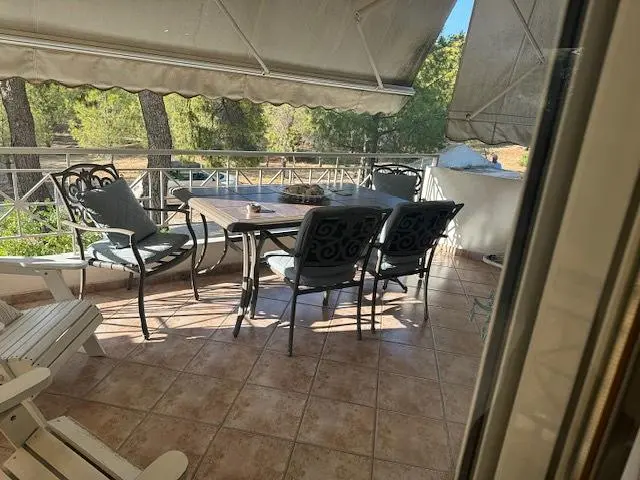 Terrazza; vista, pavimento in piastrelle, luce naturale