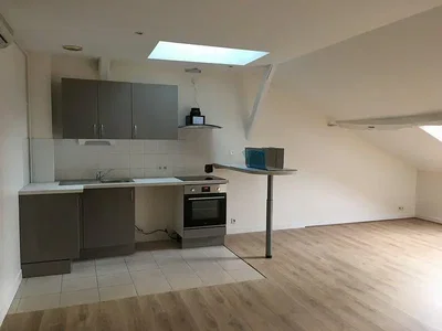 مطبخ; أجهزة المطبخ, أرضية من البلاط, أرضية خشبية, ضوء طبيعي