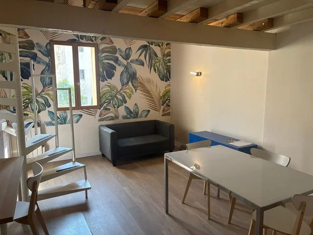 Living room; wood beams, natural light