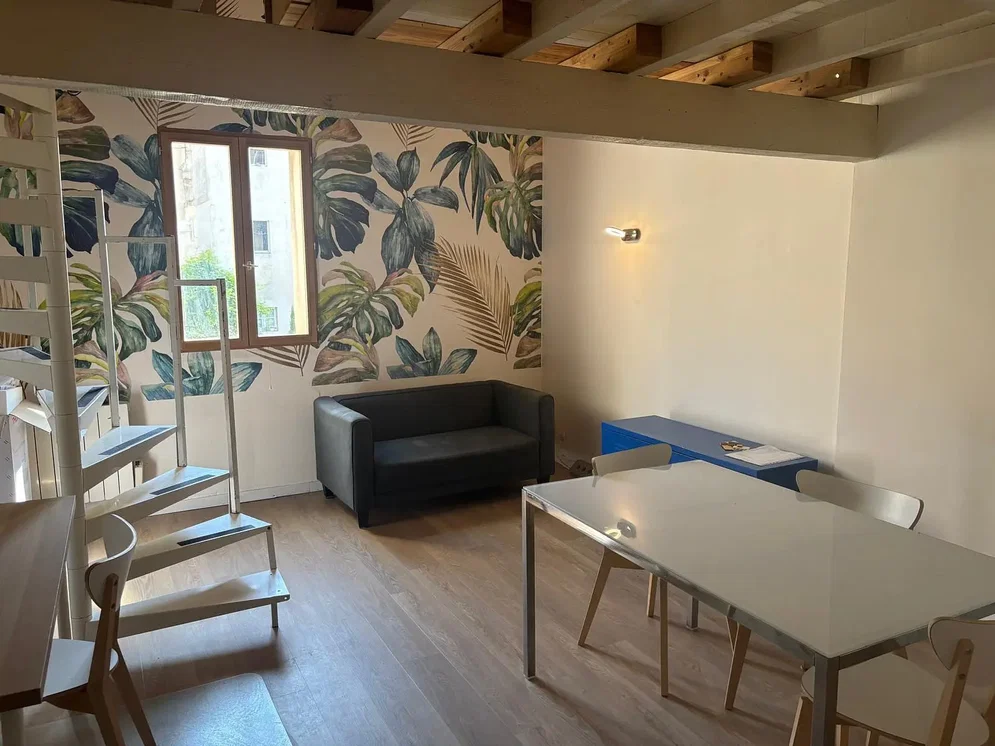 Living room; wood beams, natural light