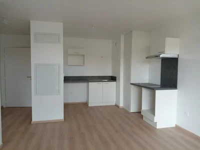 Keuken; houten vloer, natuurlijk licht
