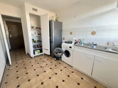 Küche; fliesenboden, küchengeräte