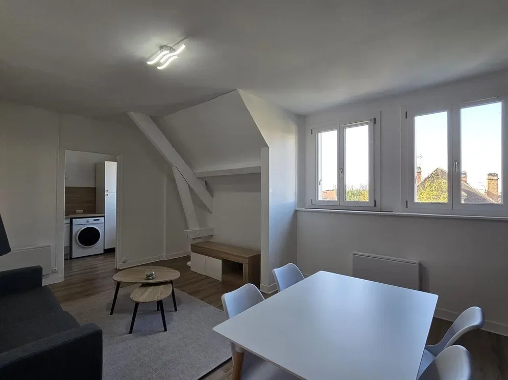 Wohnzimmer; tageslicht, holzboden