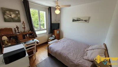 Schlafzimmer; tageslicht, holzboden