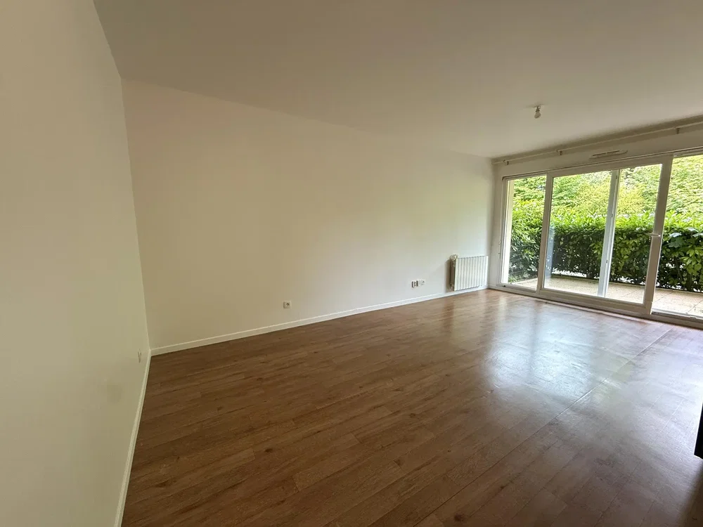 Wohnzimmer; holzboden, tageslicht, blick