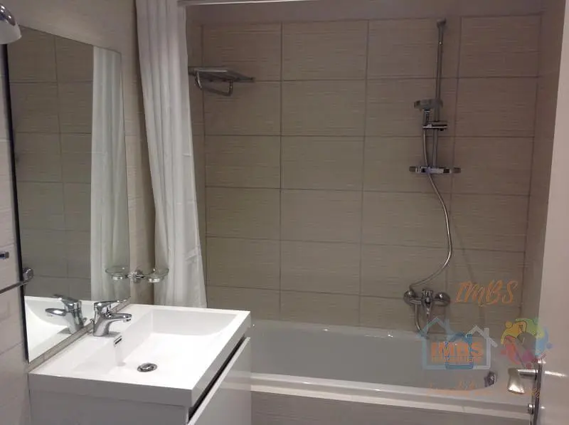 Badezimmer; fliesenboden, renoviert, tageslicht