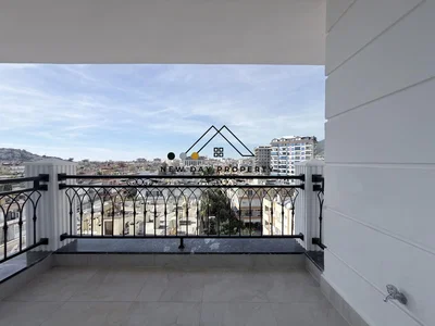 Varanda; chão de azulejo, vista