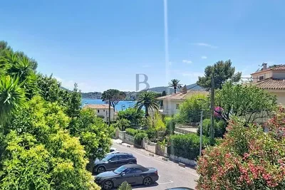 House and surroundings; view, natural light