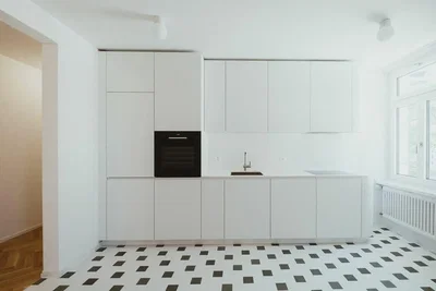 Küche; küchengeräte, fliesenboden, tageslicht, renoviert