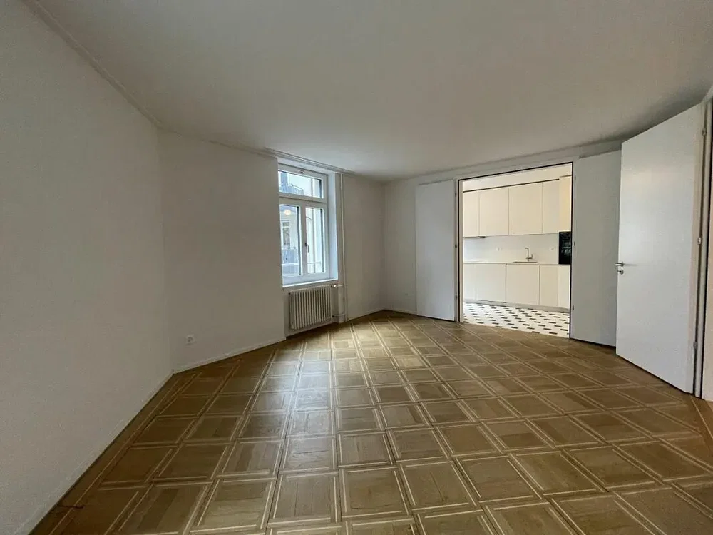 Schlafzimmer; fliesenboden, tageslicht