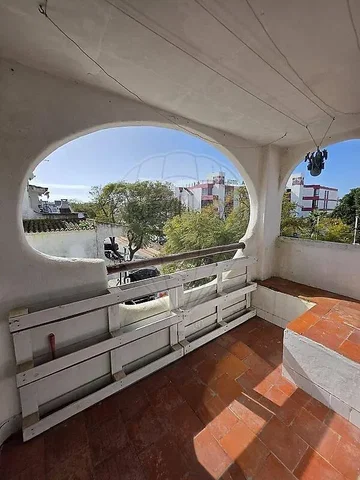 Balkon; pogled, pločice, prirodno svjetlo