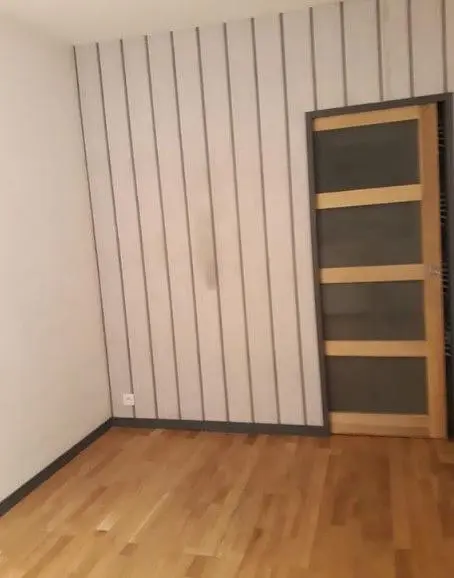 Camera da letto; pavimento in legno