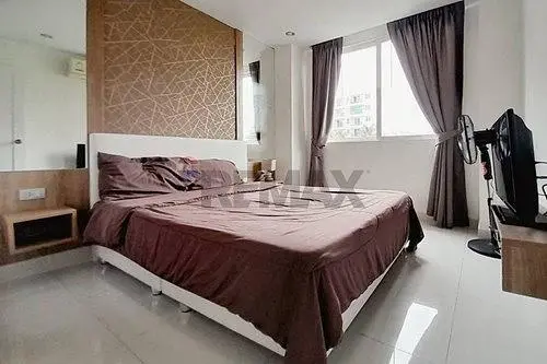 Chambre; lumière naturelle, carrelage
