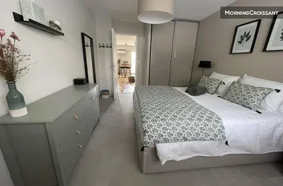 Quarto; luz natural, estilo moderno