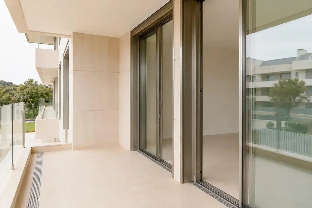 Balkon; pogled, prirodno svjetlo