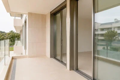 Balkon; pogled, prirodno svjetlo