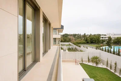 Balkon; pogled, prirodno svjetlo