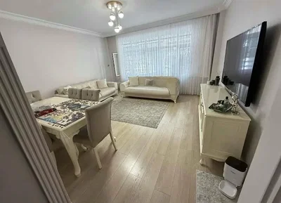 Wohnzimmer; tageslicht, moderner stil, holzboden