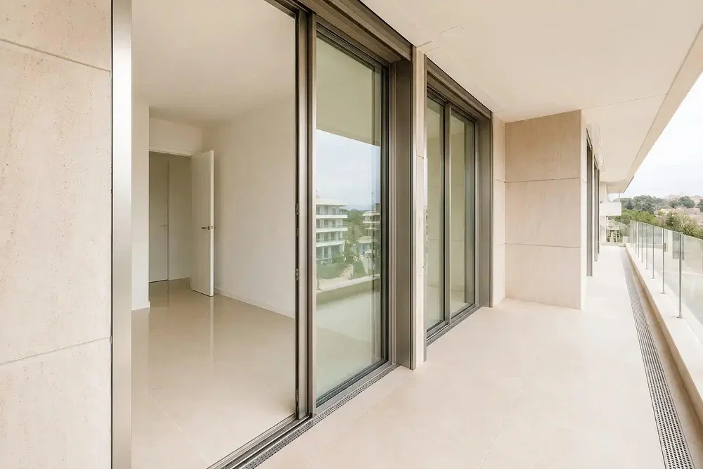 Balkon; pogled, prirodno svjetlo